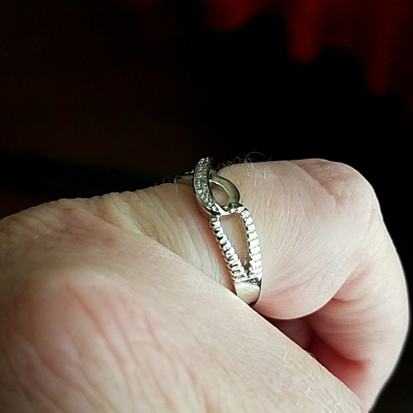 TRENDY .925 STERLING SILVER INFINITY RING - Picture 8 of 8